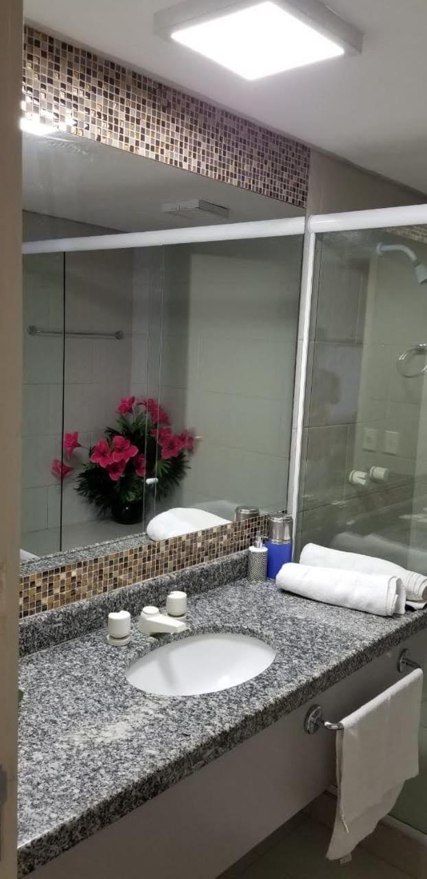 Apartamento Iate Plaza, Flat Na Areia Em Meireles Fortaleza (Ceara)